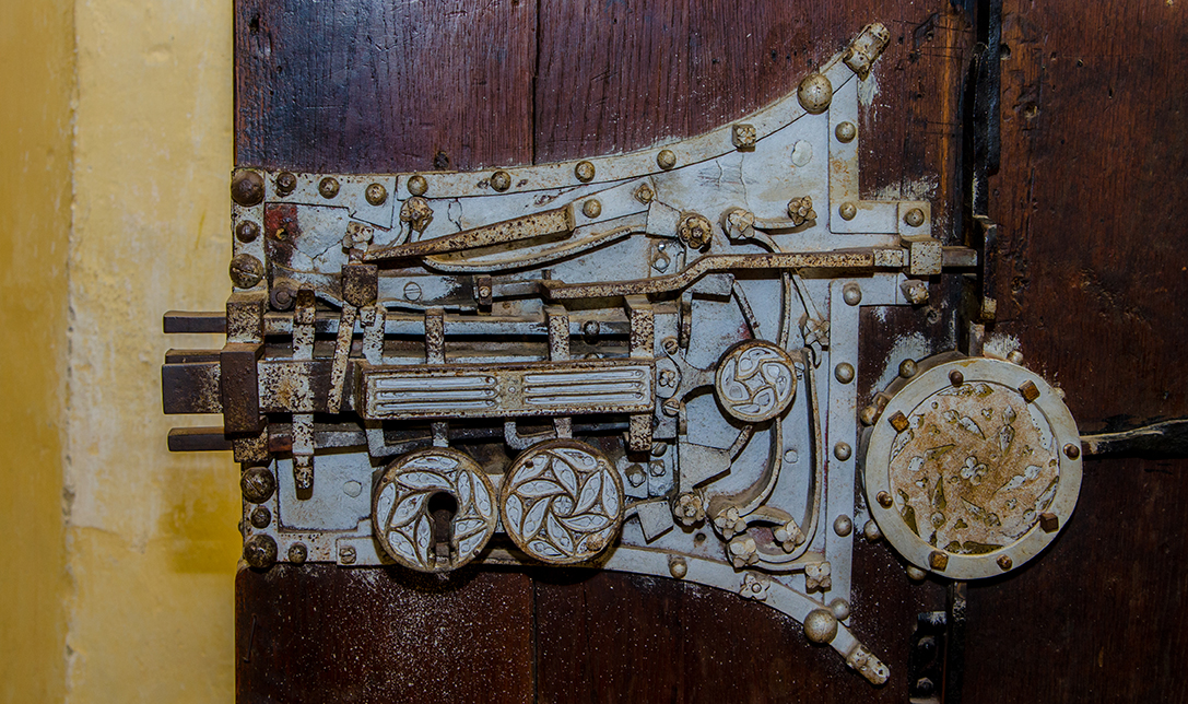 Thirteen lock mechanism, Church of Biertan